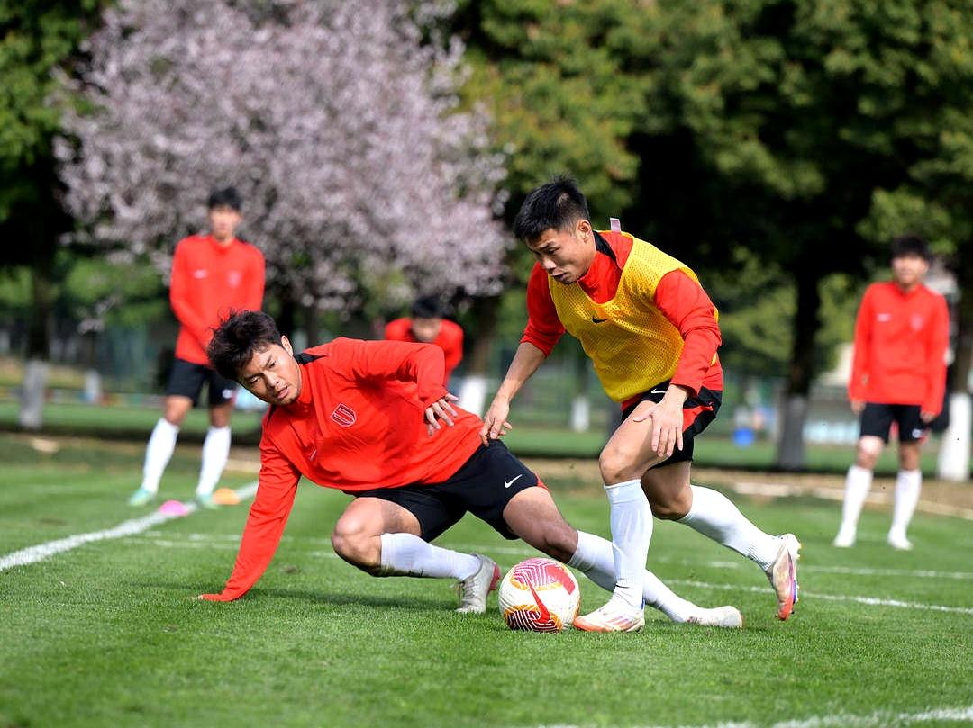 费德勒遭遇十五连败，巴黎圣日耳曼教练面临压力！